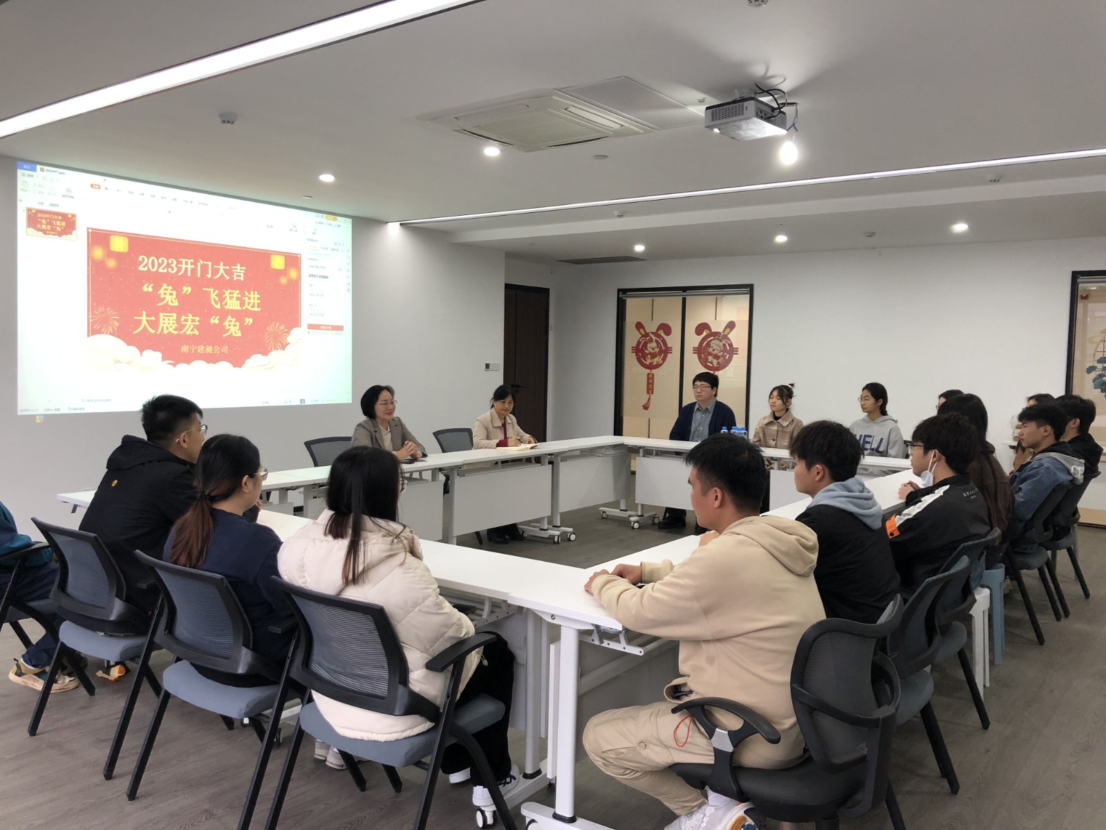 座談會(huì ).jpg